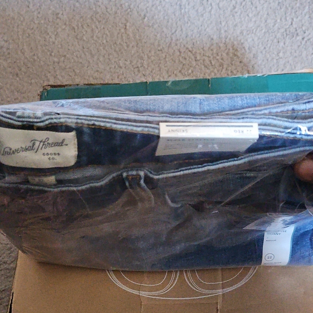 Universal Thread High Rise Blue Jeans Classic Style - Picture 4 of 4